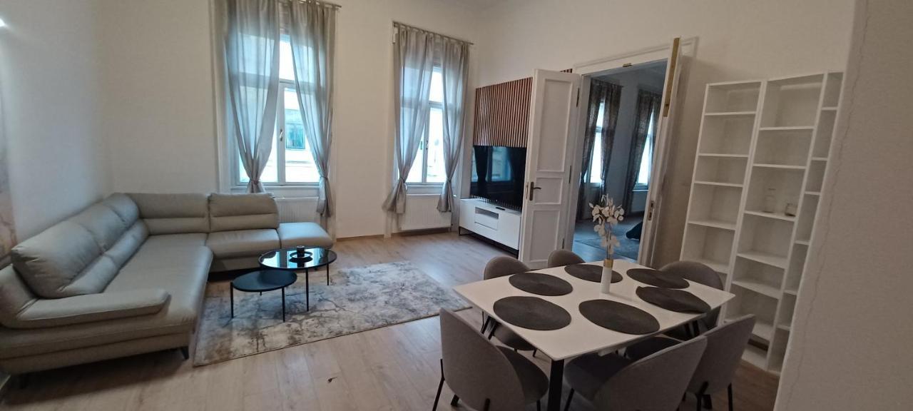 Entrez Apartment 3 - Historical Centre Kosice Ngoại thất bức ảnh