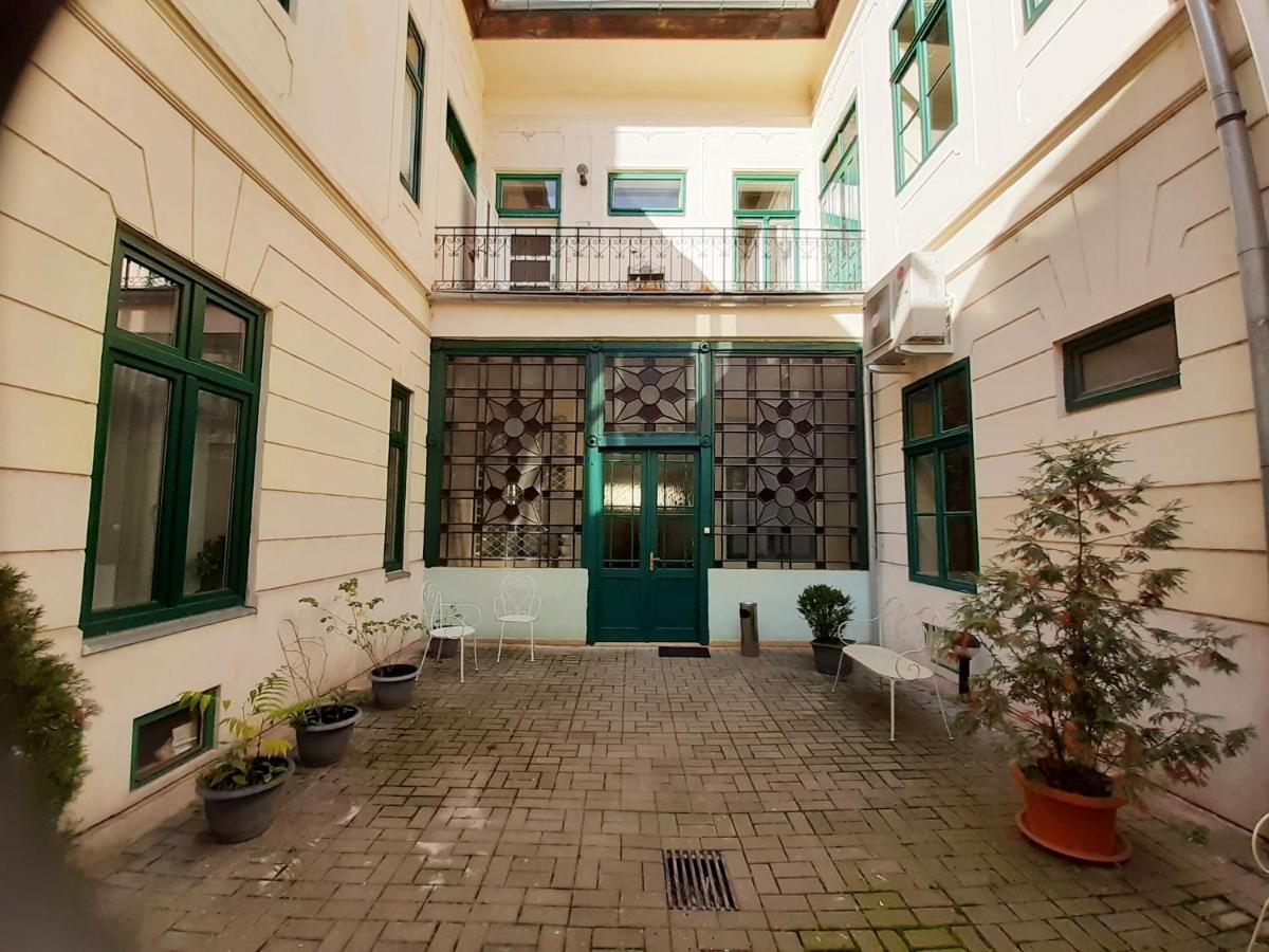 Entrez Apartment 3 - Historical Centre Kosice Ngoại thất bức ảnh